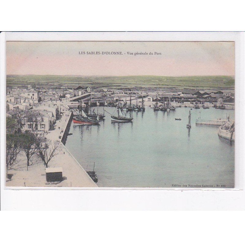 LES SABLES-D'OLONNE: vue générale du port, rare en couleur - très bon état