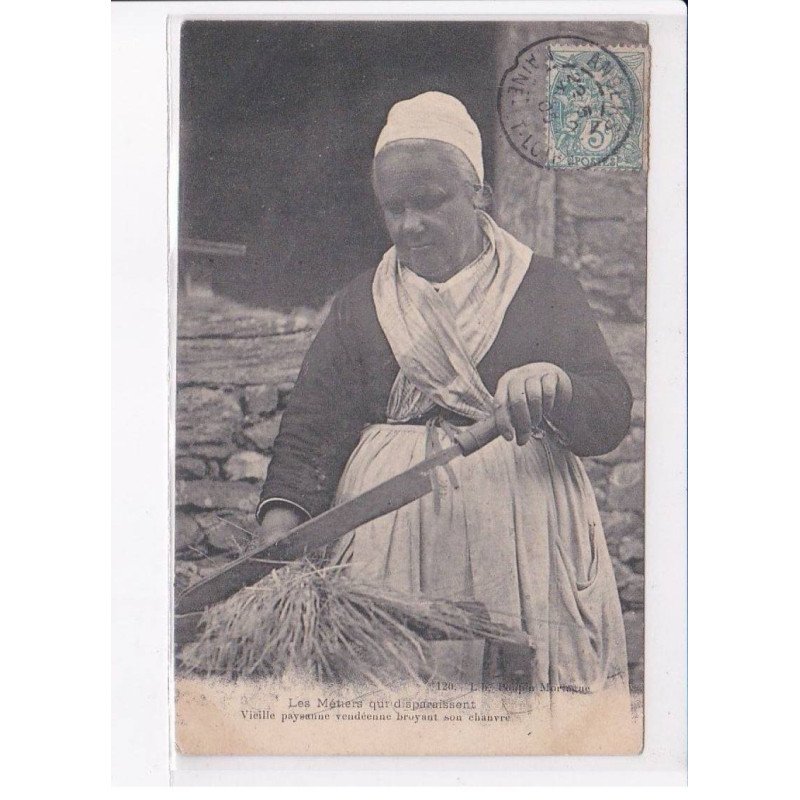 VENDEE: les métiers qui disparaissent, vieille paysanne vendéenne broyant son chanvre - très bon état