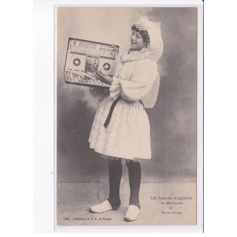 LES SABLES D'OLONNE: la marchande de sucres d'orge - très bon état