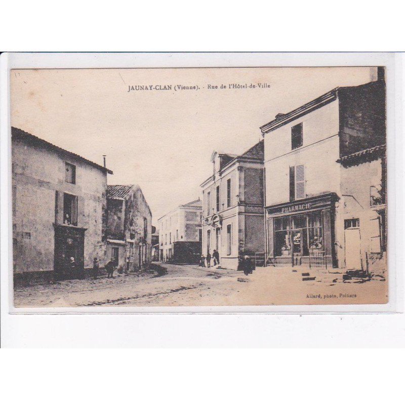 JAUNAY-CLAN: rue de l'hôtel-de-ville - très bon état