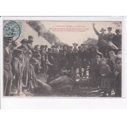 LIMOGES: grèves 1905, barricade ancienne route d'aixe avec le corps de la jument estacade du 21e chasseur- très bon état