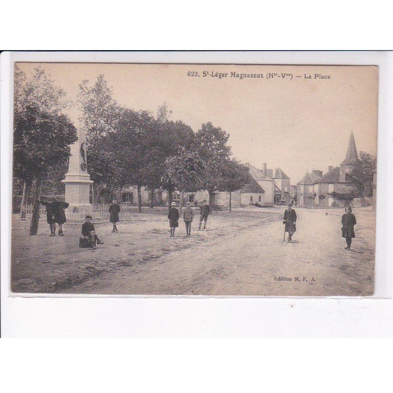 SAINT-LEGER MAGNAZEUX: la place - très bon état