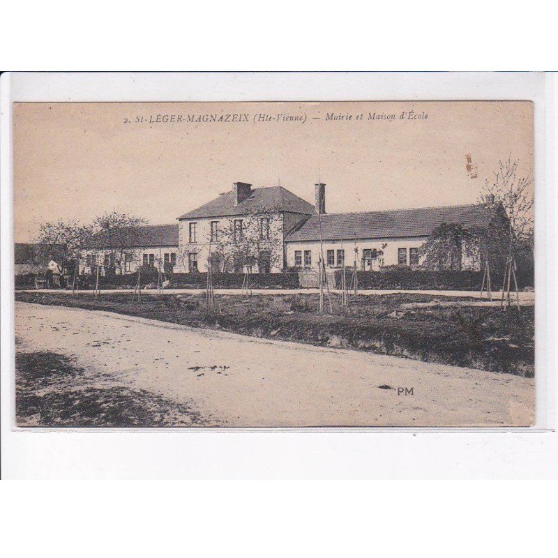 SAINT-LEGER-MAGNAZEIX: mairie et maison d'école - très bon état