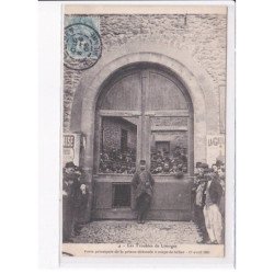 LIMOGES: les troubles, porte principale de la prison défoncée à coups de bélier 1905 - très bon état