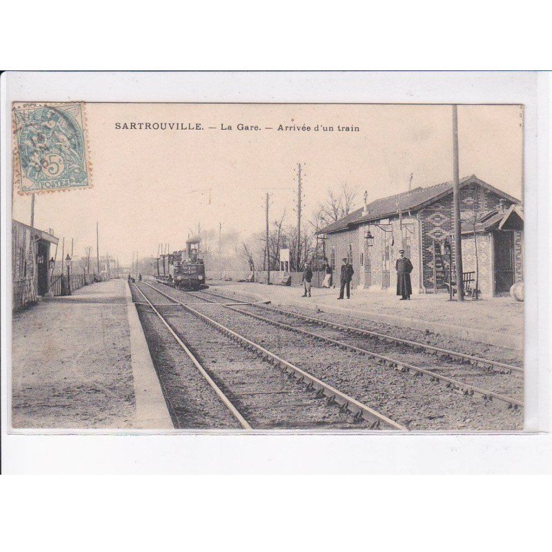 SARTROUVILLE: la gare, arrivée d'un train - très bon état