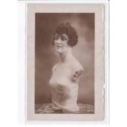 PARIS: 75010L. Pasquier, statuaire, buste de femme - état