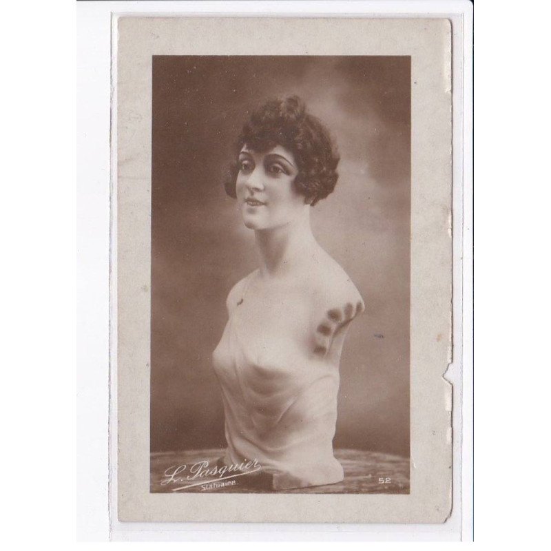 PARIS: 75010L. Pasquier, statuaire, buste de femme - état