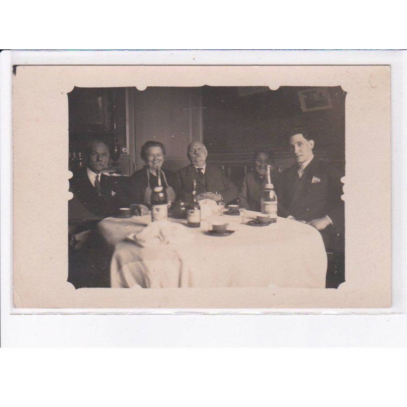 FRANCE: carte photo, à localiser, personnages à table - très bon état