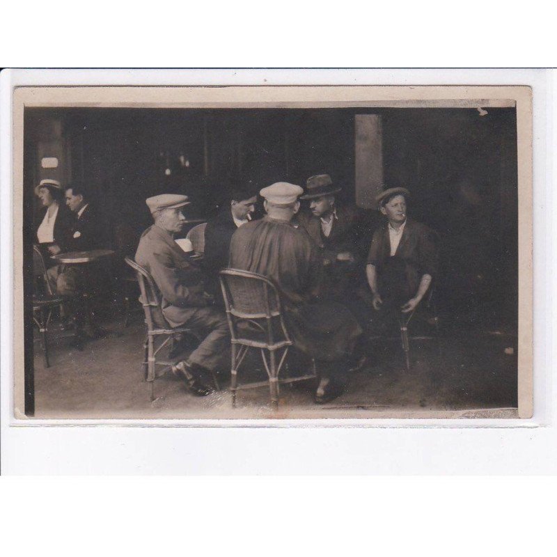 FRANCE: carte photo, à localiser, personnages à table - très bon état