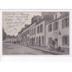 PLOUAY: place de la mairie, boulangerie débit de boisson - très bon état