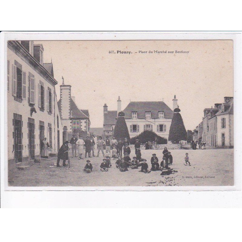 PLOUAY: place du marché aux bestiaux - très bon état