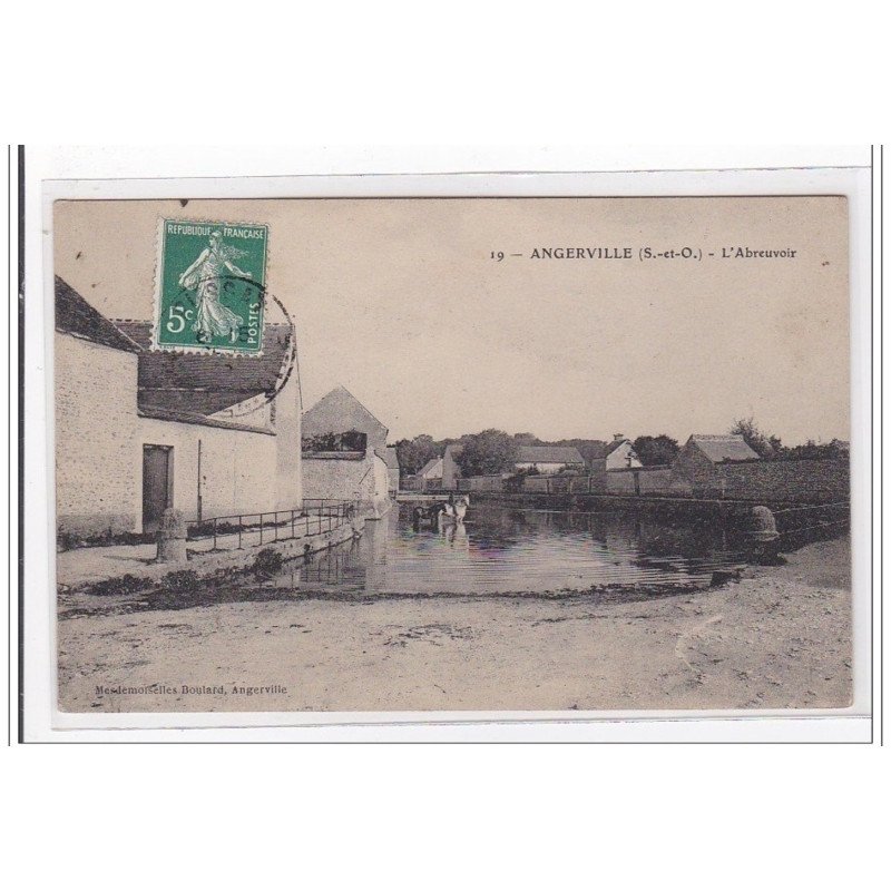 ANGERVILLE : l'abreuvoir - tres bon etat