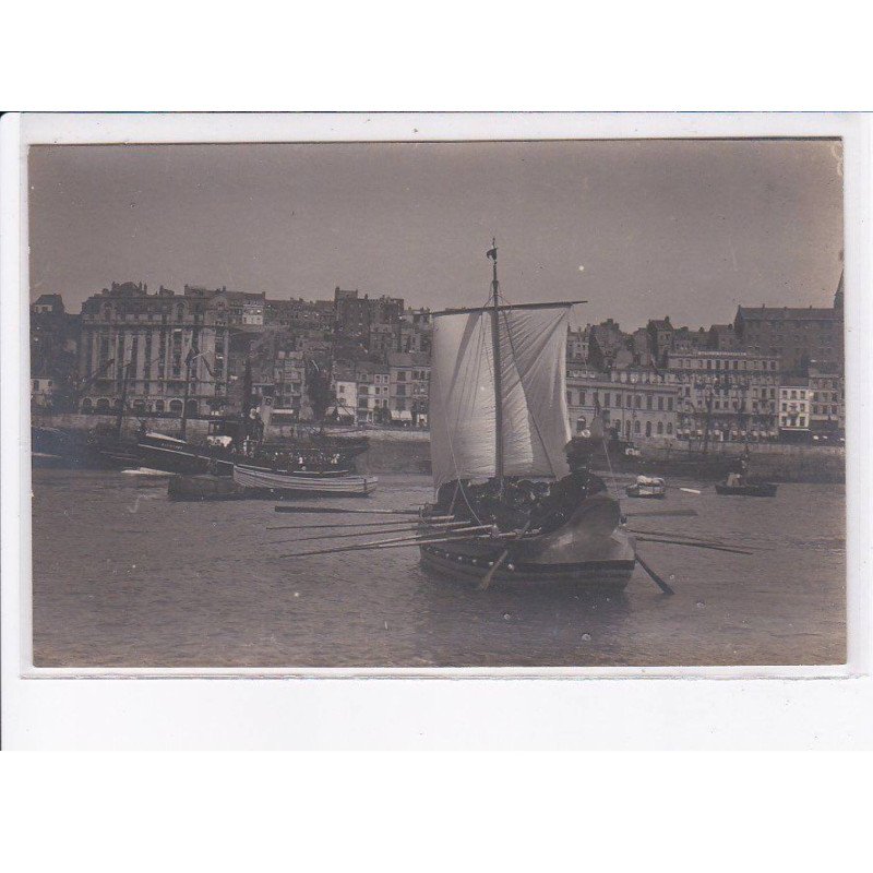 BOULOGNE-sur-MER: bateau et ville - très bon état