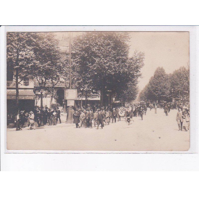 PARIS: à localiser, scène de rue - état