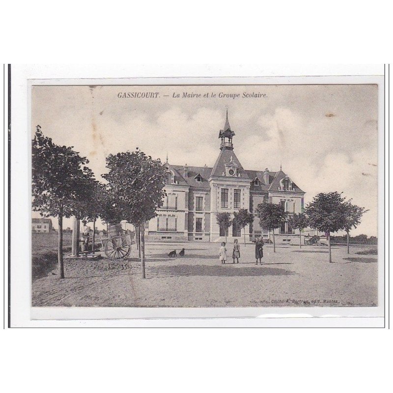 GASSICOURT : la mairie et le groupe scolaire - tres bon etat