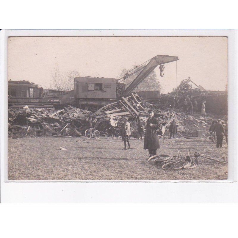 VILLEPERROT: accident de train - très bon état