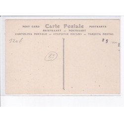 SABLES D'OLONNE: un pêcheur de homard dans les rochers du puits d'enfer - très bon état