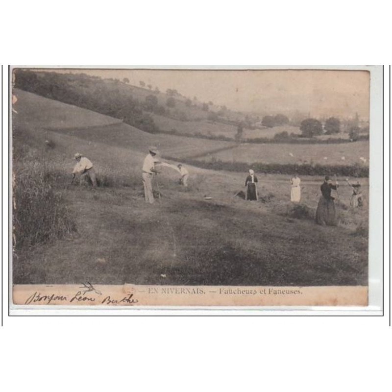 EN NIVERNAIS : faucheurs et faneuses - très bon état