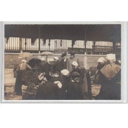 MORLAIX : carte photo du marché en 1903 (photo Paul Flessac) - très bon état