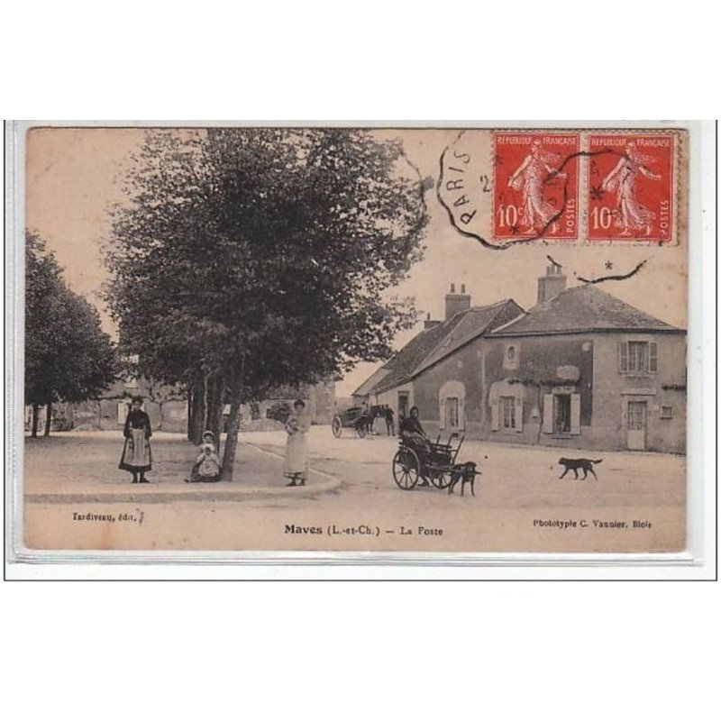 MAVES : une voiture à chien devant la Poste - très bon état (un léger pli d'angle)