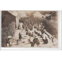 carte photo à localiser (funérailles) - bon état (traces au dos)