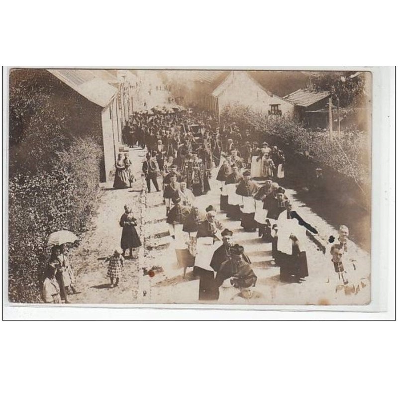 carte photo à localiser (funérailles) - bon état (traces au dos)