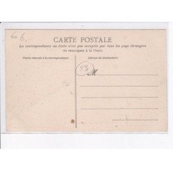 LONGUEFUYE: la place et l'église - très bon état