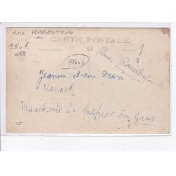 PARIS: 75004, rue rambuteau, vieux papiers ficelles sacs toiles d'emballage - état