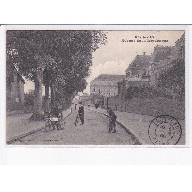 LAON: avenue de la république, moto - très bon état