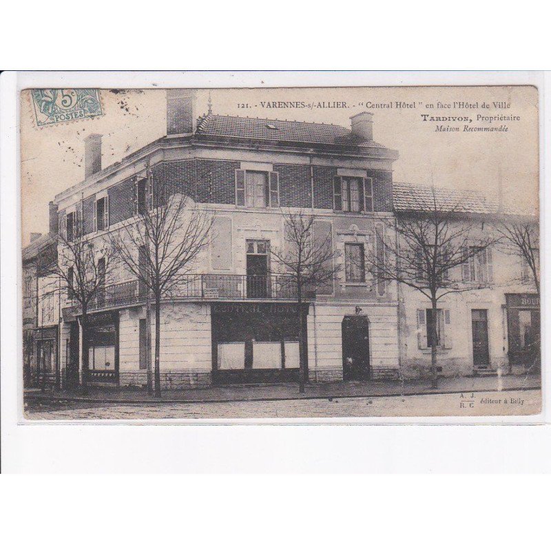 VARENNES-sur-ALLIER: "central hôtel" en face l'hôtel de ville - état