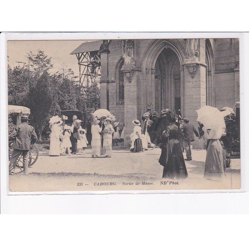 CABOURG: sortie de messe - très bon état