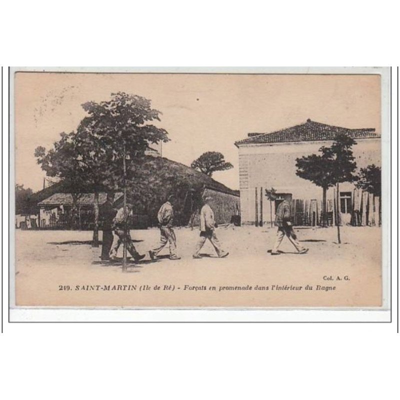 SAINT MARTIN DE RE : forçats en promenade dans l'intérieur du bagne - très bon état
