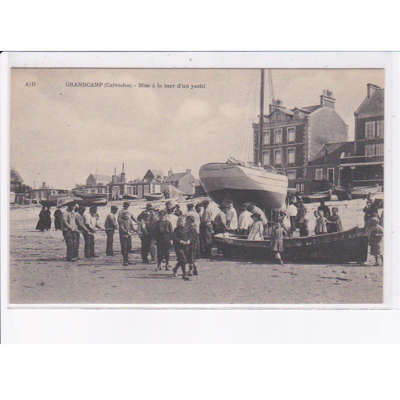 GRANDCAMP: ise à la mer d'un yacht - très bon état