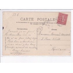 GRANDCAMPS: pêcheurs occupés au carenage d'un bateau la "berthe" - très bon état