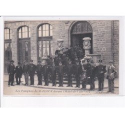 SAINT-FLOUR: les pompiers de saint-flour devant l'hôtel-de-ville - état