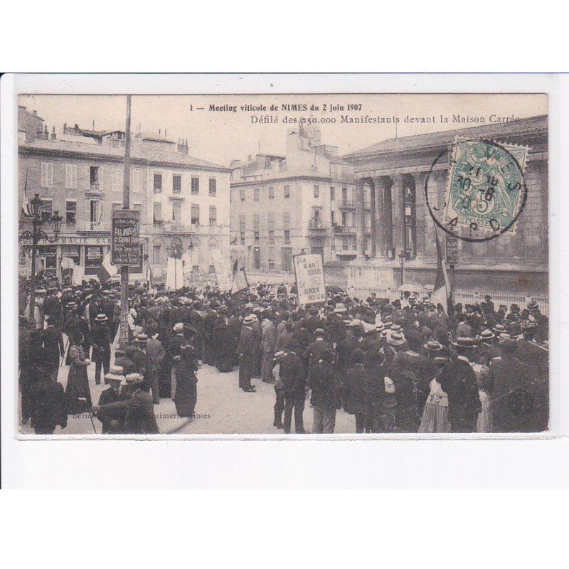 NîMES: meeting viticole du 2 juin 1907, défilé des 250 000 manifestant devant la maison carrée - très bon état