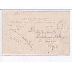 NîMES: meeting viticole du 2 juin 1907, défilé des 250 000 manifestant devant la maison carrée - très bon état
