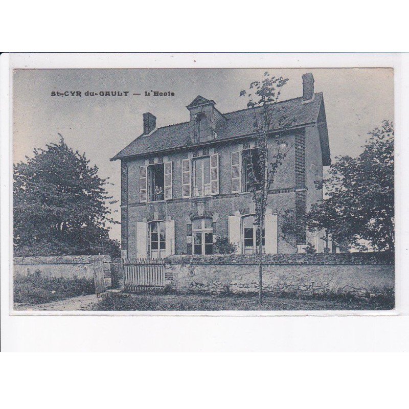 SAINT-CYR-du-GAULT: l'école - très bon état