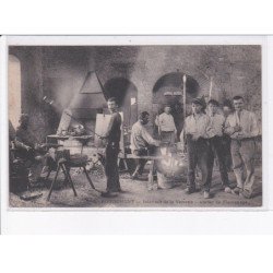 ROUGEMONT: intérieur de la verrerie, atelier de flaconnage - très bon état