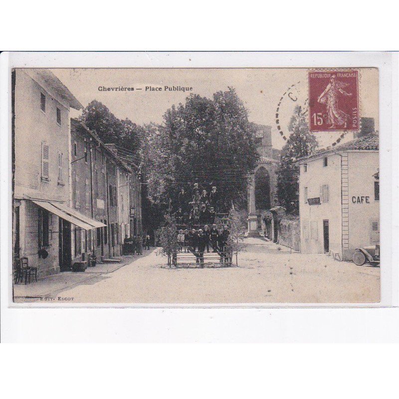 CHEVRIERES: place publique, petite estrade (?) - très bon état