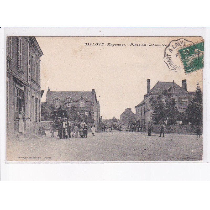 BALLOTS: place du commerce - très bon état