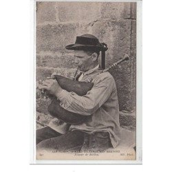 COUTUMES, MOEURS ET COSTUMES BRETONS : joueur de biniou - très bon état
