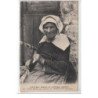 COUTUMES, MOEURS ET COSTUMES BRETONS : veille femme des environs de Châteaulin - très bon état