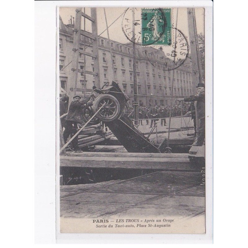 PARIS: 75008 les trous, après un orage sortie du taxi-auto place saint-augustin - très bon état