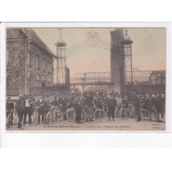 EPINAY-GENNEVILLIERS: l'usine à gaz, rentrée des ouvriers, vélos - très bon état