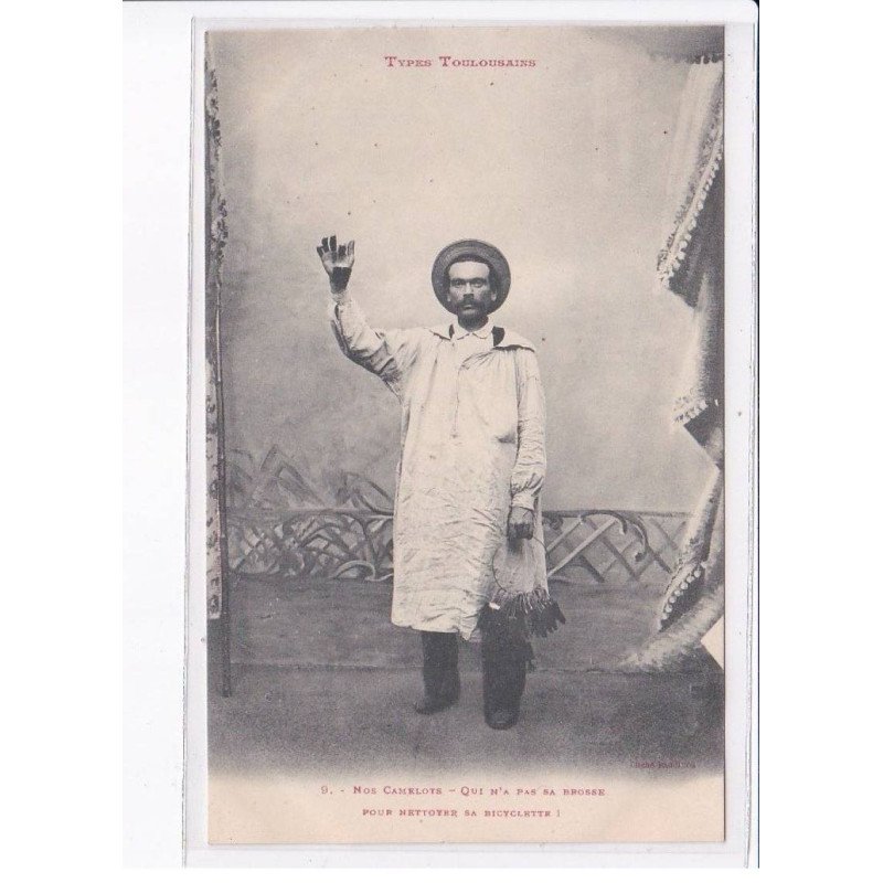 TOULOUSE: nos camelots, qui n'a pas sa brosse pour nettoyer sa bicyclette - très bon état