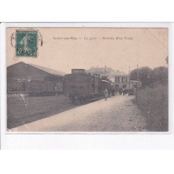 ISIGNY-sur-MER: la gare, arrivée d'un train - très bon état