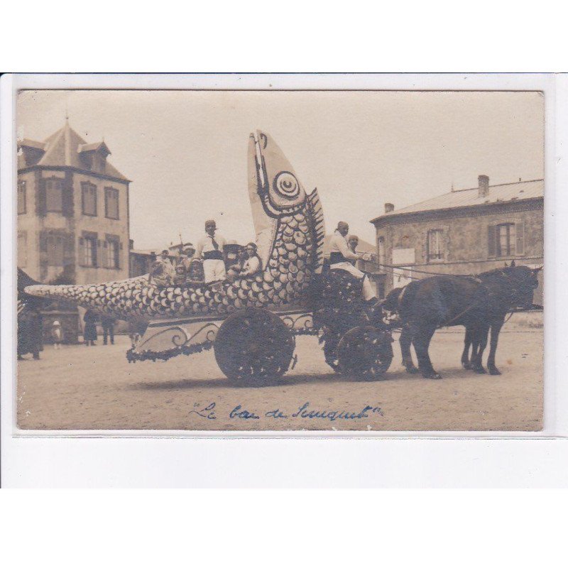 COUTANCES: attelage décoré en forme de poisson - très bon état