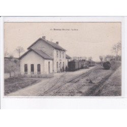 BRECEY: la gare, wagons - très bon état