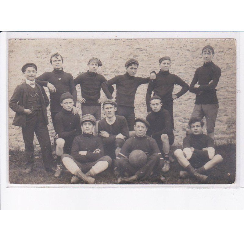 environ CHAUMONT: football, sport - très bon état